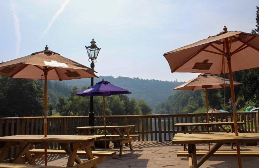 Ye Old Ferrie Inn Symonds Yat Exterior photo