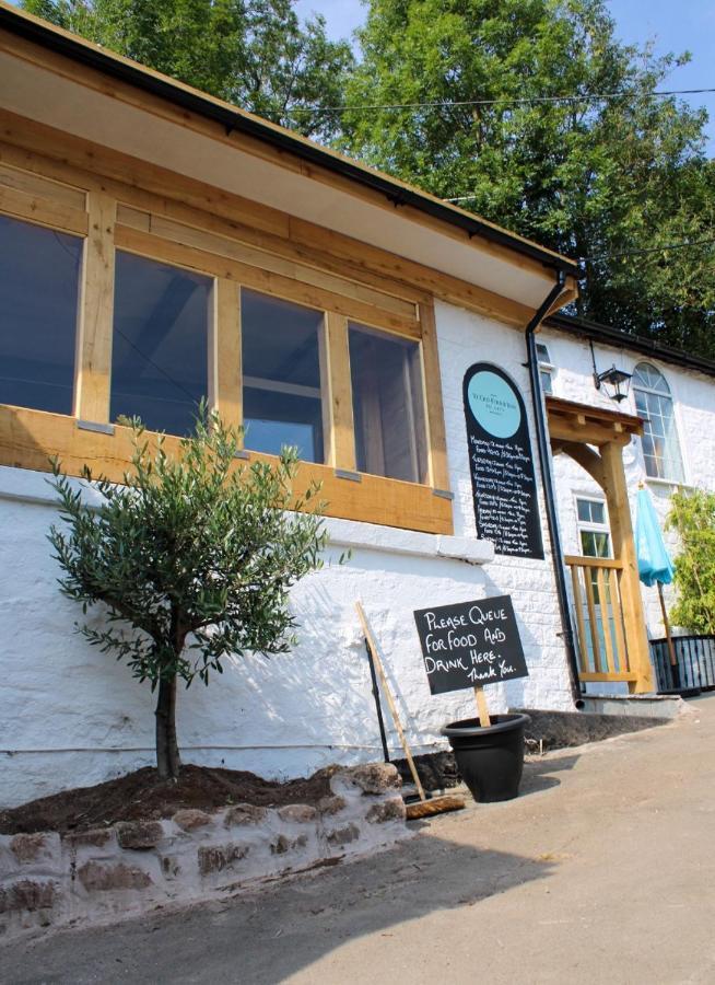 Ye Old Ferrie Inn Symonds Yat Exterior photo